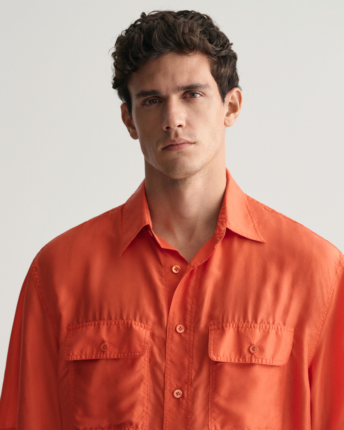 Relaxed&nbsp;fit ‑mitoitettu lyhythihainen Washed Silk -paita