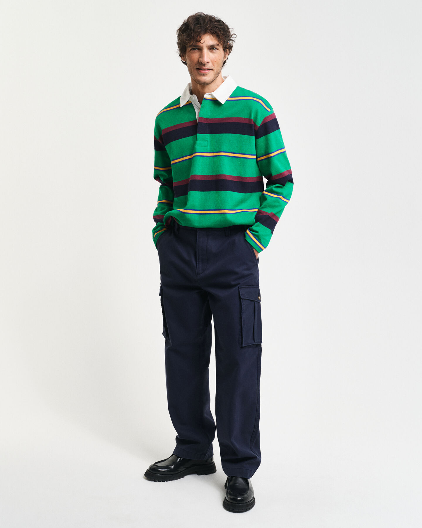 Regular&nbsp;fit ‑mitoitetut puuvillatvillikankaiset reisitaskuhousut