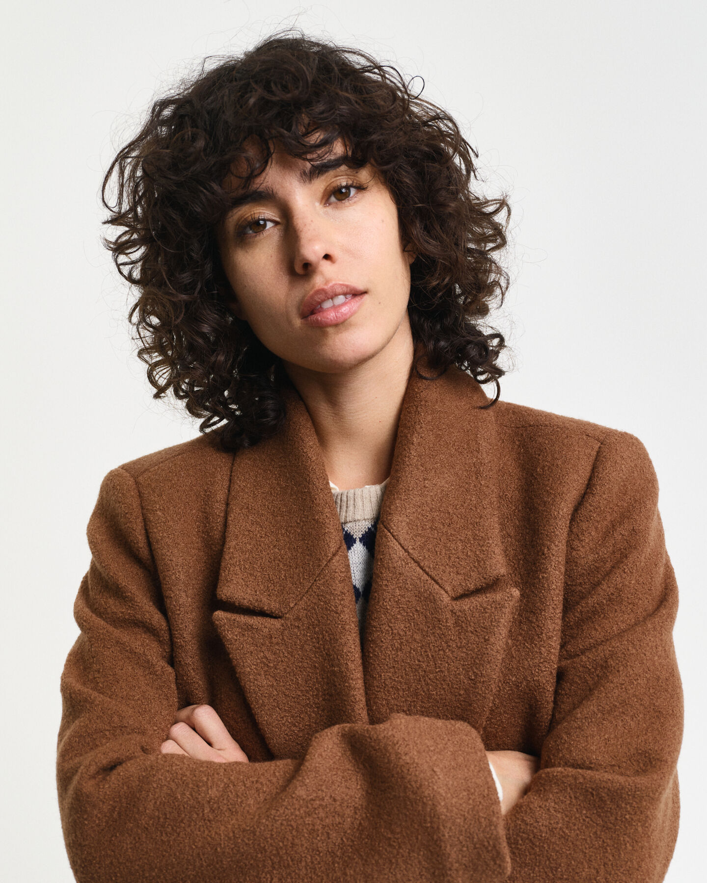 Kohopintainen kietaisutakki