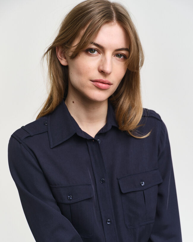 Taskullinen paitamekko