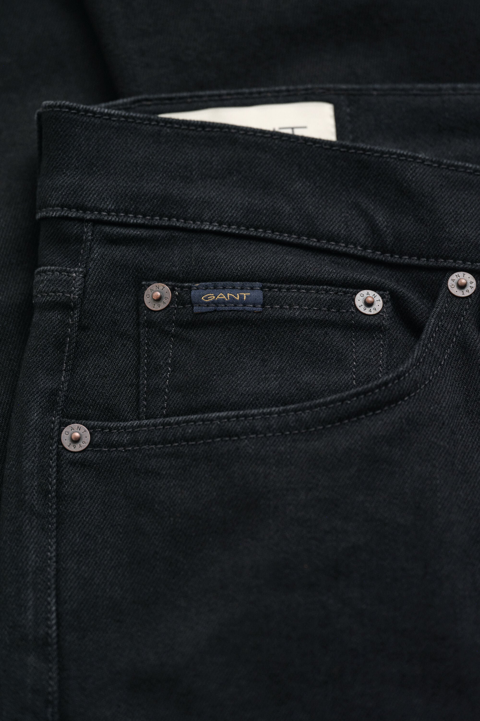 Slim fit ‑mitoitetut Clean Wash ‑farkut