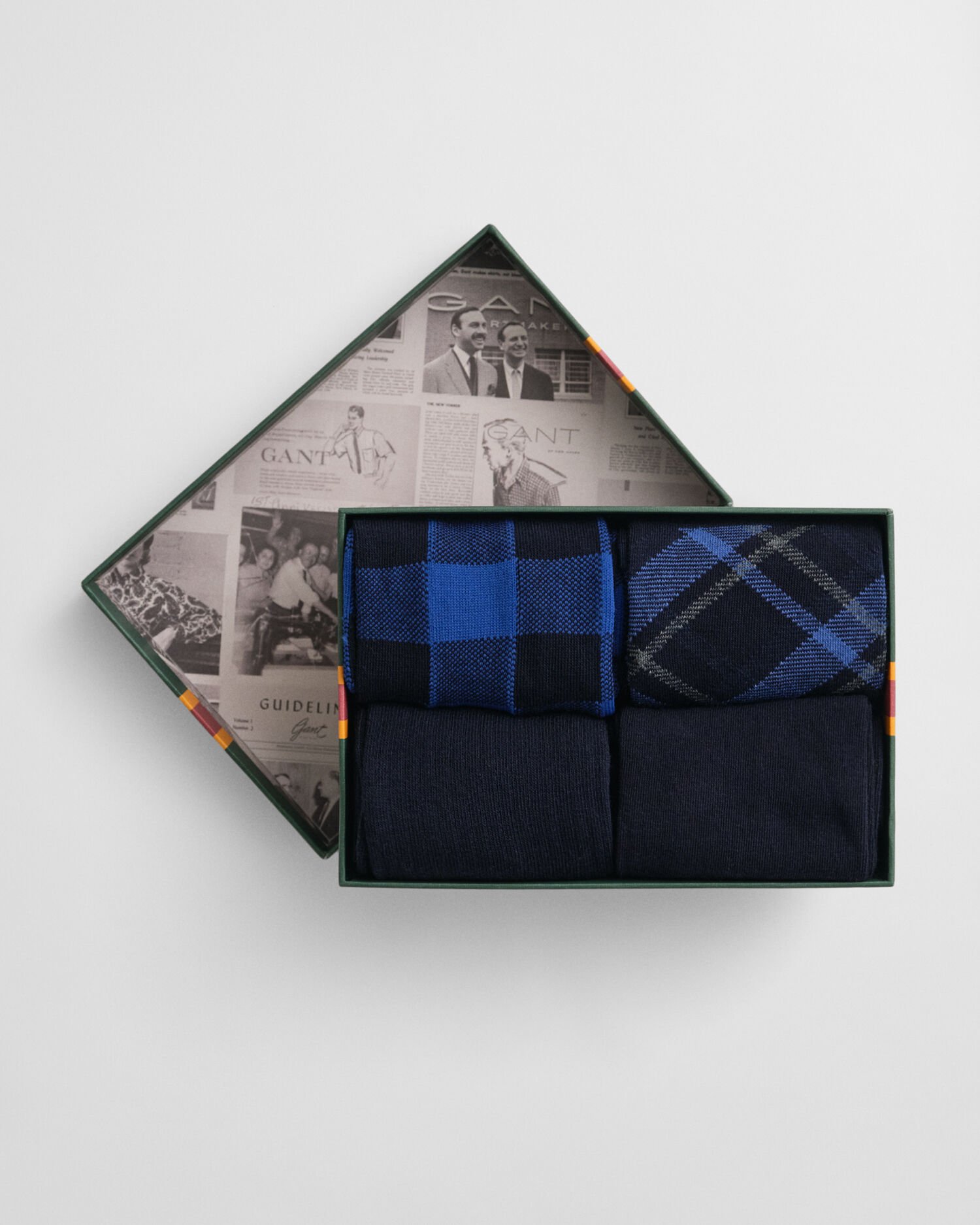 Ruudulliset ja yksiväriset sukat lahjapakkauksessa (4 paria)