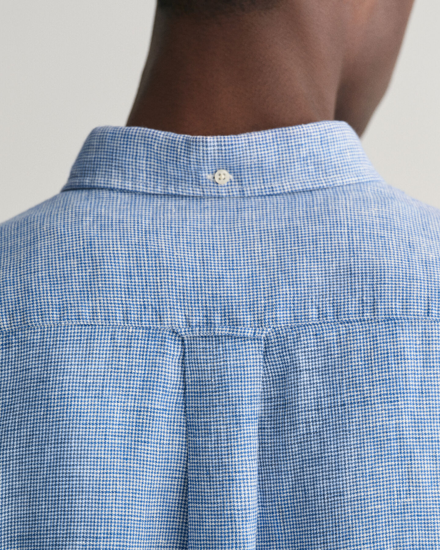 Regular&nbsp;fit ‑mitoitettu lyhythihainen kukonaskelkuvioinen pellavapaita