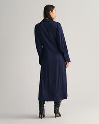 Slim fit ‑mitoitettu mekko, jossa pitkät rannekkeet