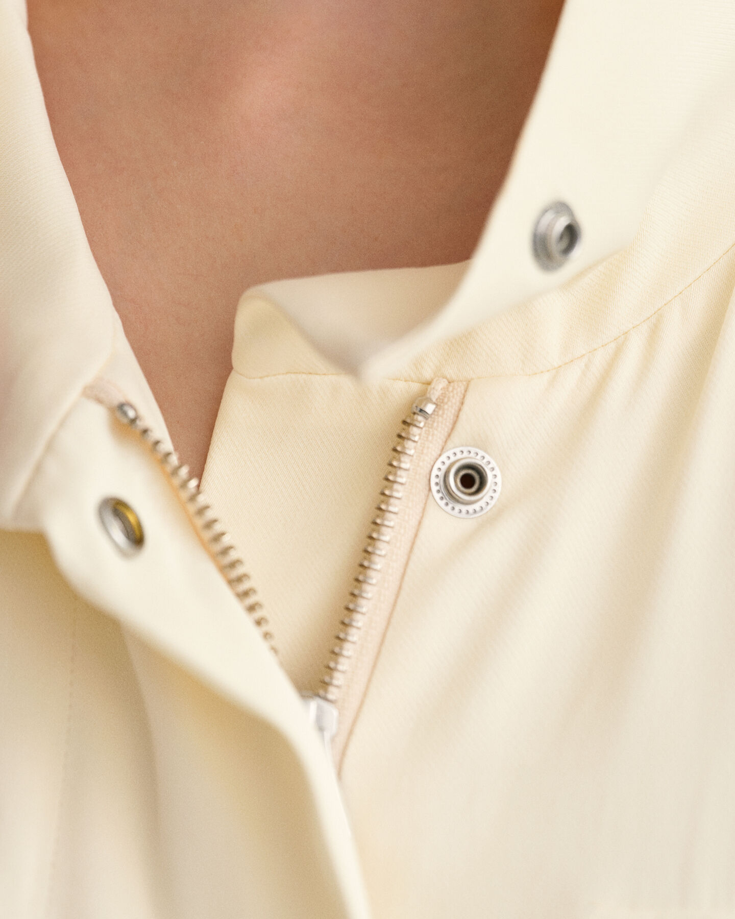 Relaxed fit ‑mitoitettu raidallinen takki