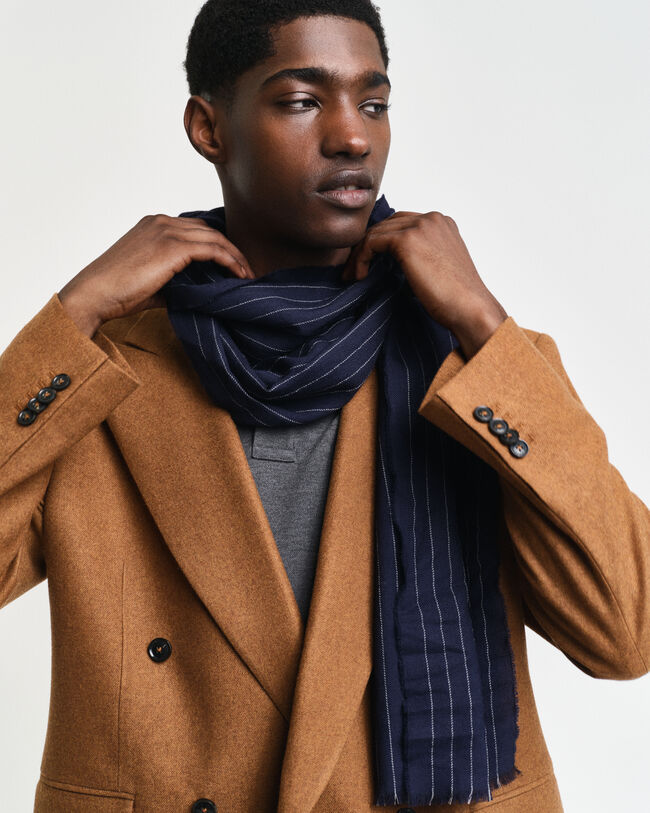 Liituraidallinen kaulaliina erittäin hienosta merinovillasta