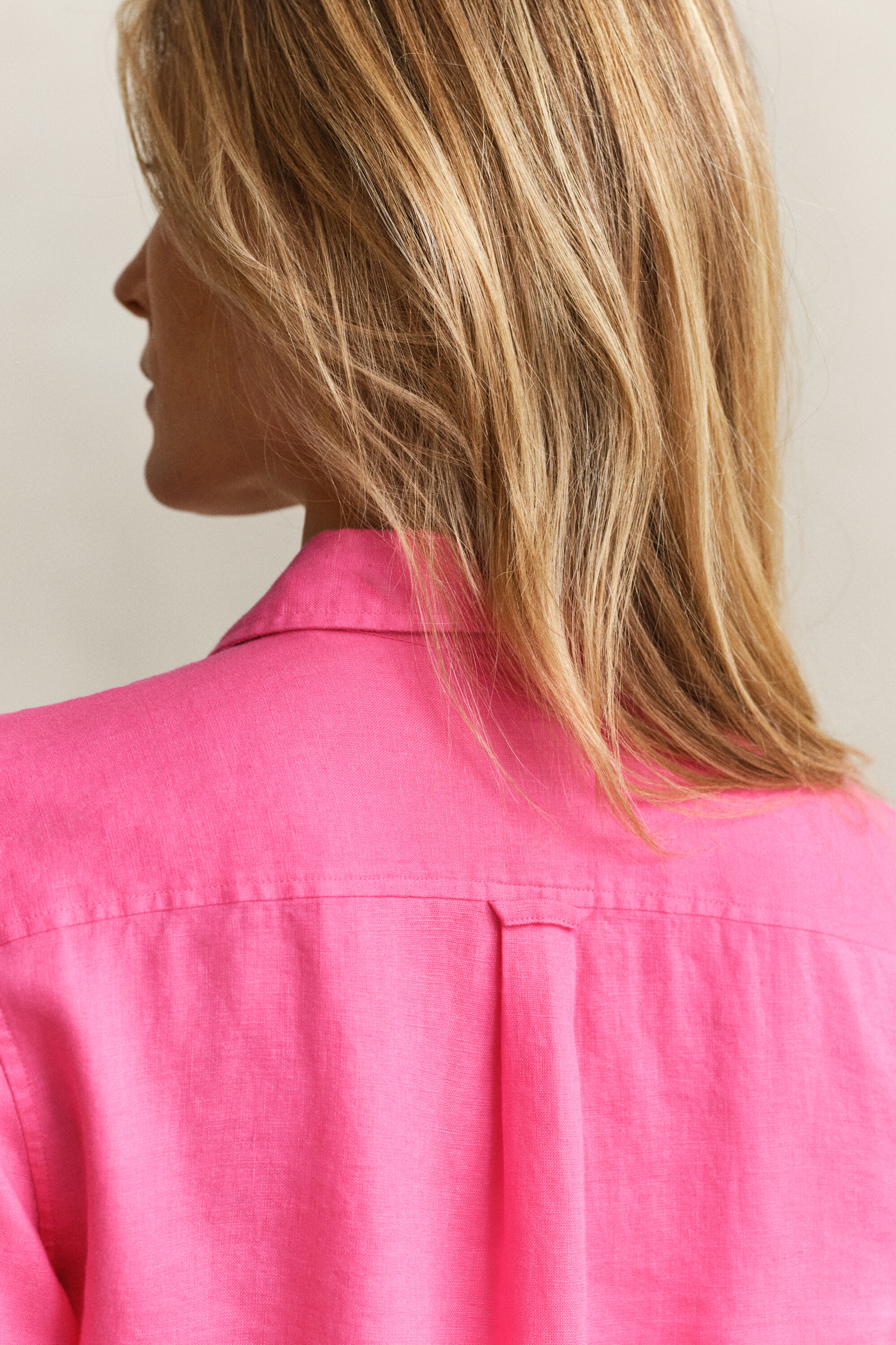 Regular fit ‑mitoitettu pellavapaita