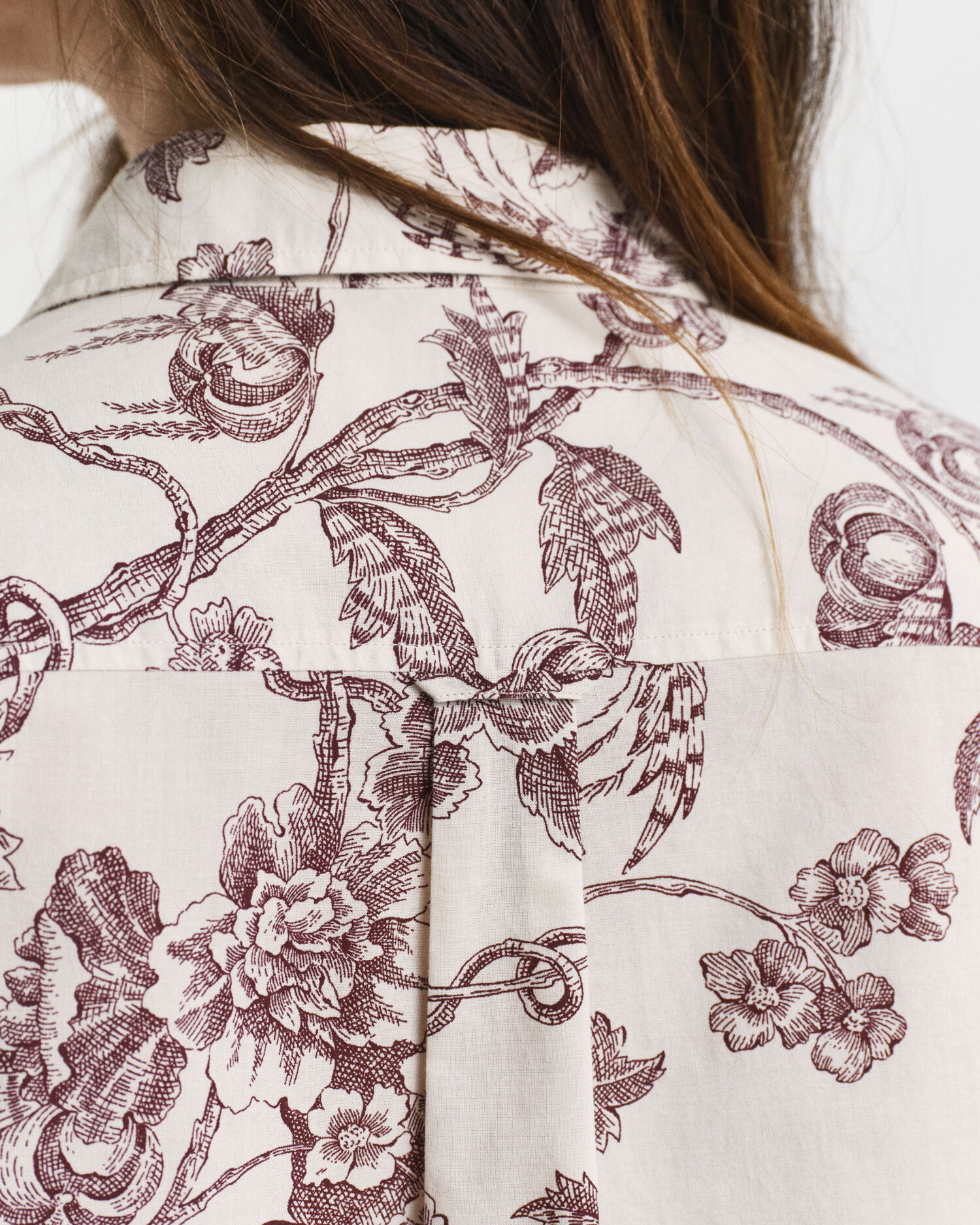 Regular fit ‑mitoitettu puukuvioinen puuvillavoileepaita