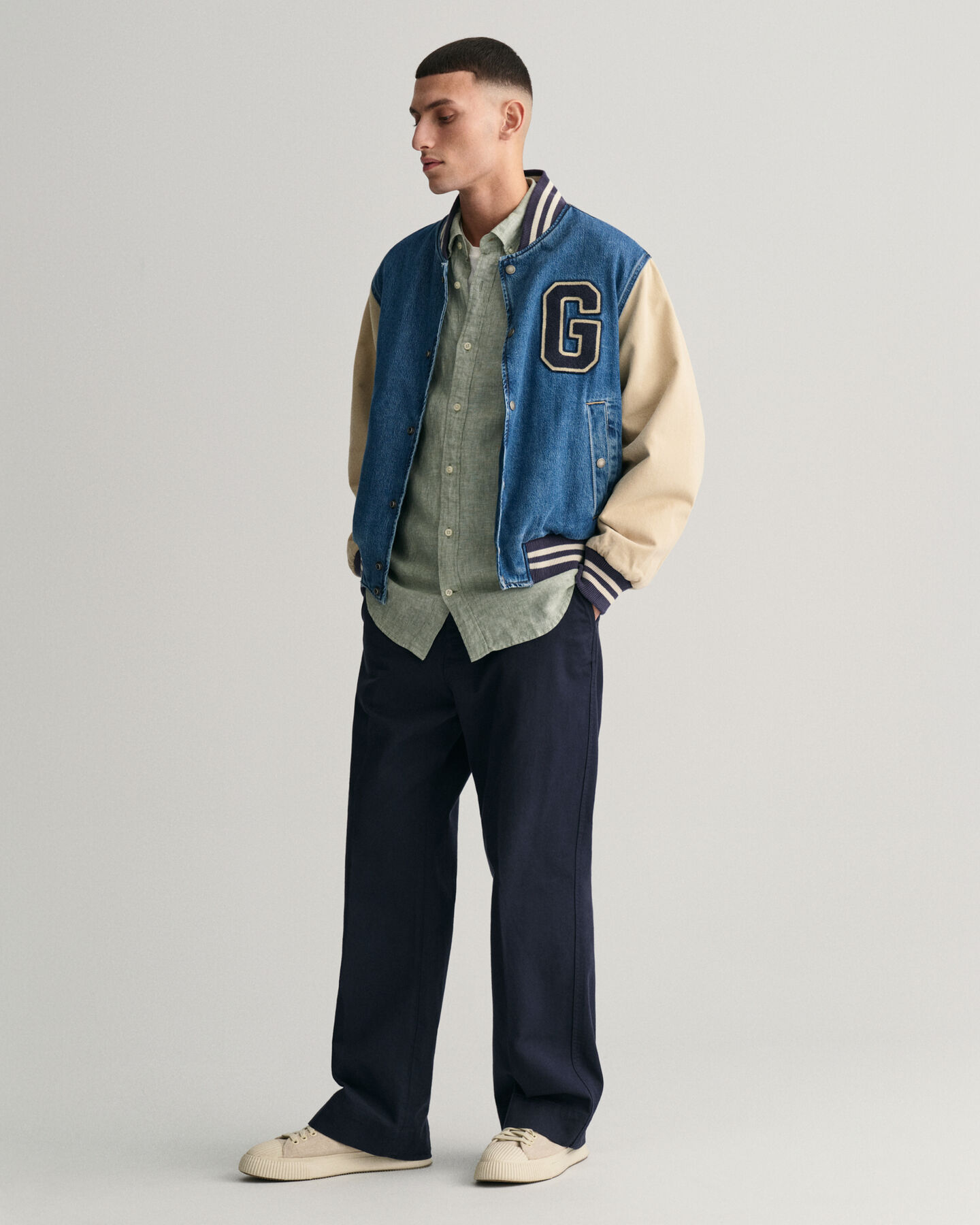 Slim fit ‑mitoitettu pellavapaita