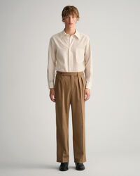 Leveälahkeiset flanelliset puvunhousut