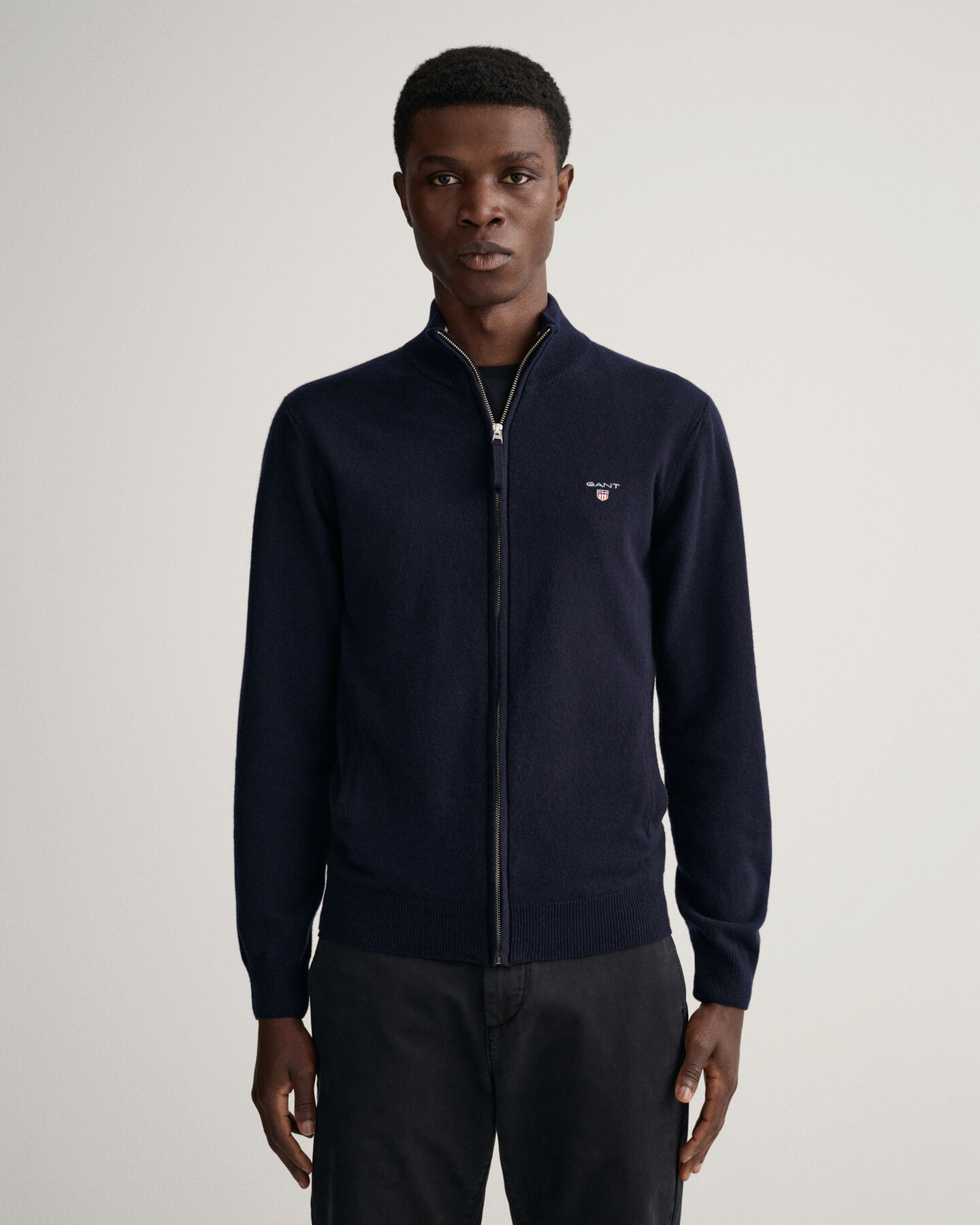 Vetoketjullinen neuletakki erittäin hienosta lampaanvillasta