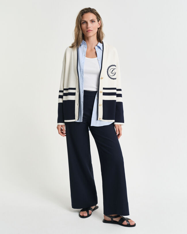 Slim&nbsp;fit ‑mitoitettu joustinneuletoppi