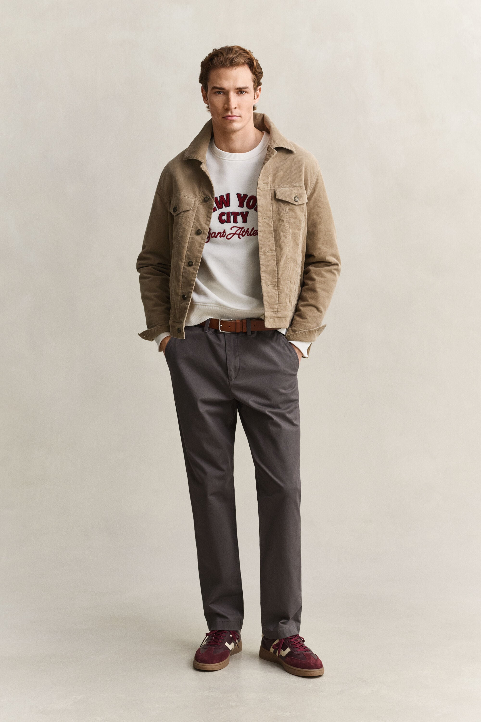 Regular fit ‑mitoitetut klassiset chinot