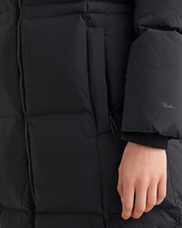 Kokopitkä untuvatakki