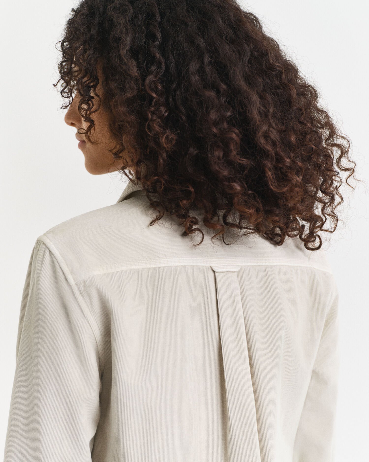 Regular fit ‑mitoitettu vakosamettipaita