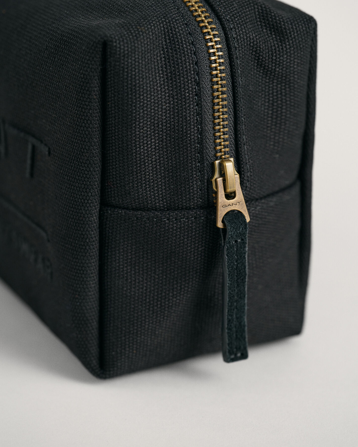 Tonal Shield ‑toilettilaukku