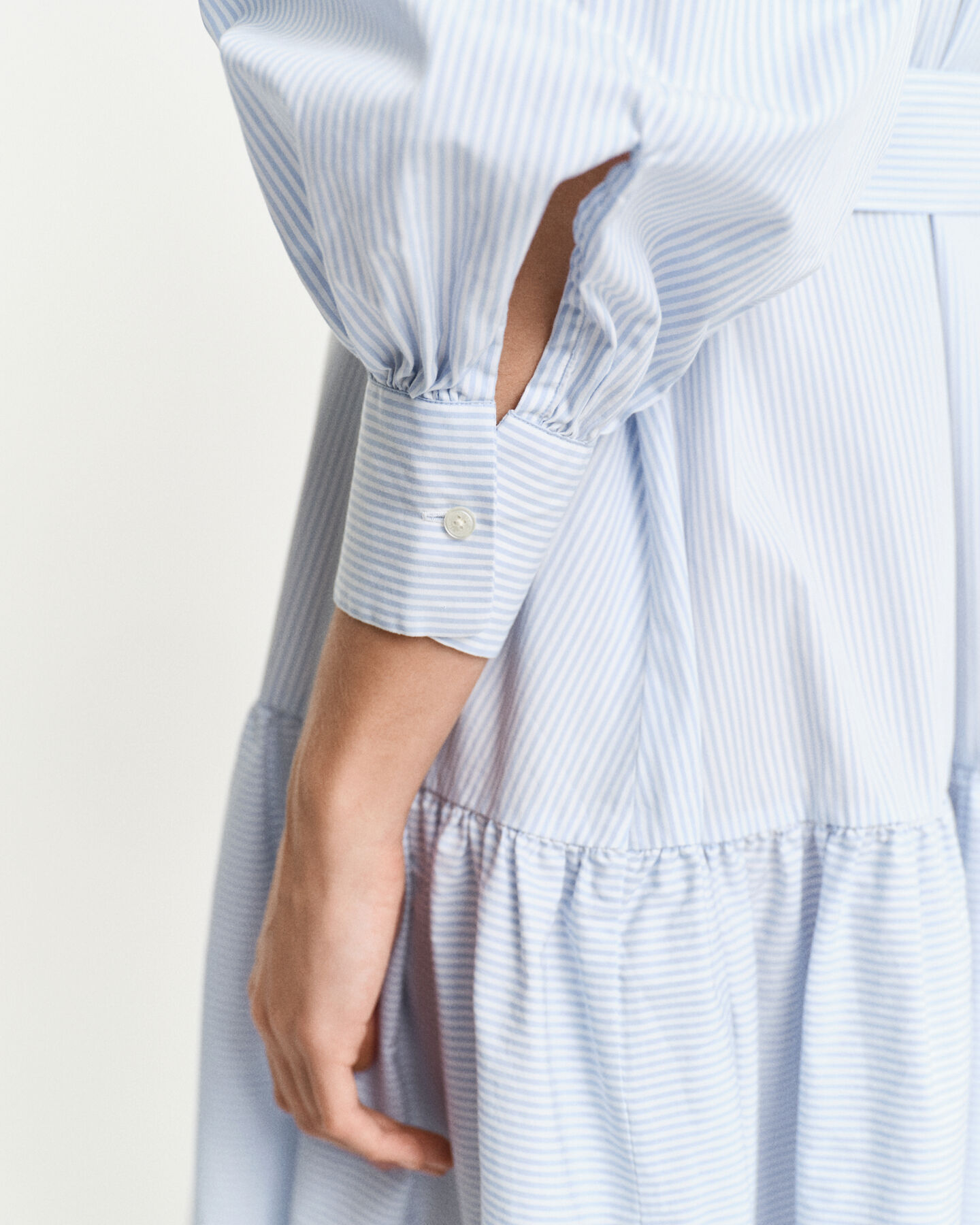 Raidallinen klassinen popliinimekko