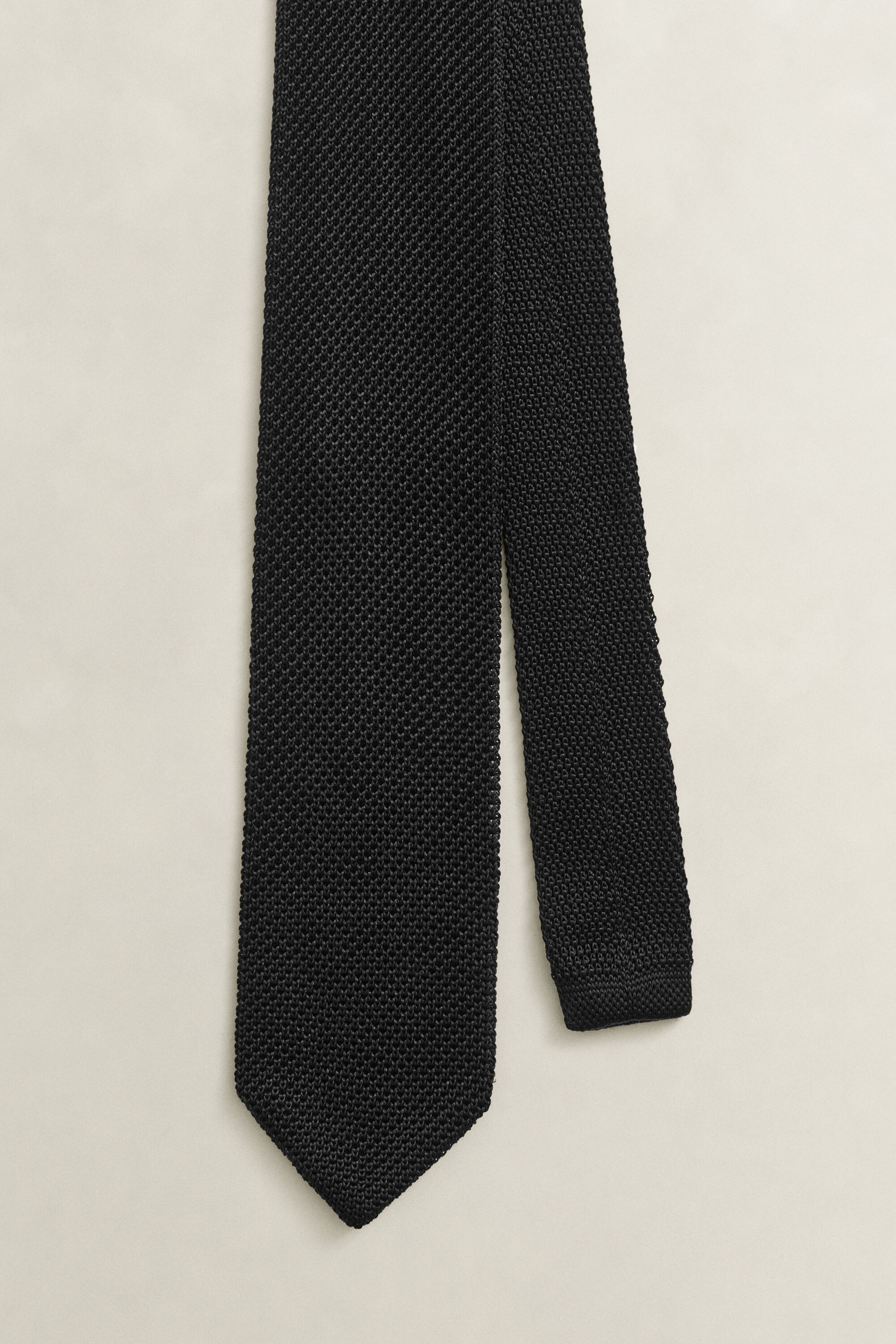 Neulottu silkkisolmio