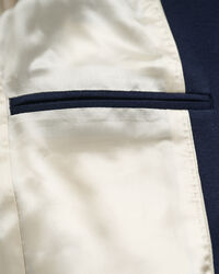 Slim fit ‑mitoitettu pikeebleiseri