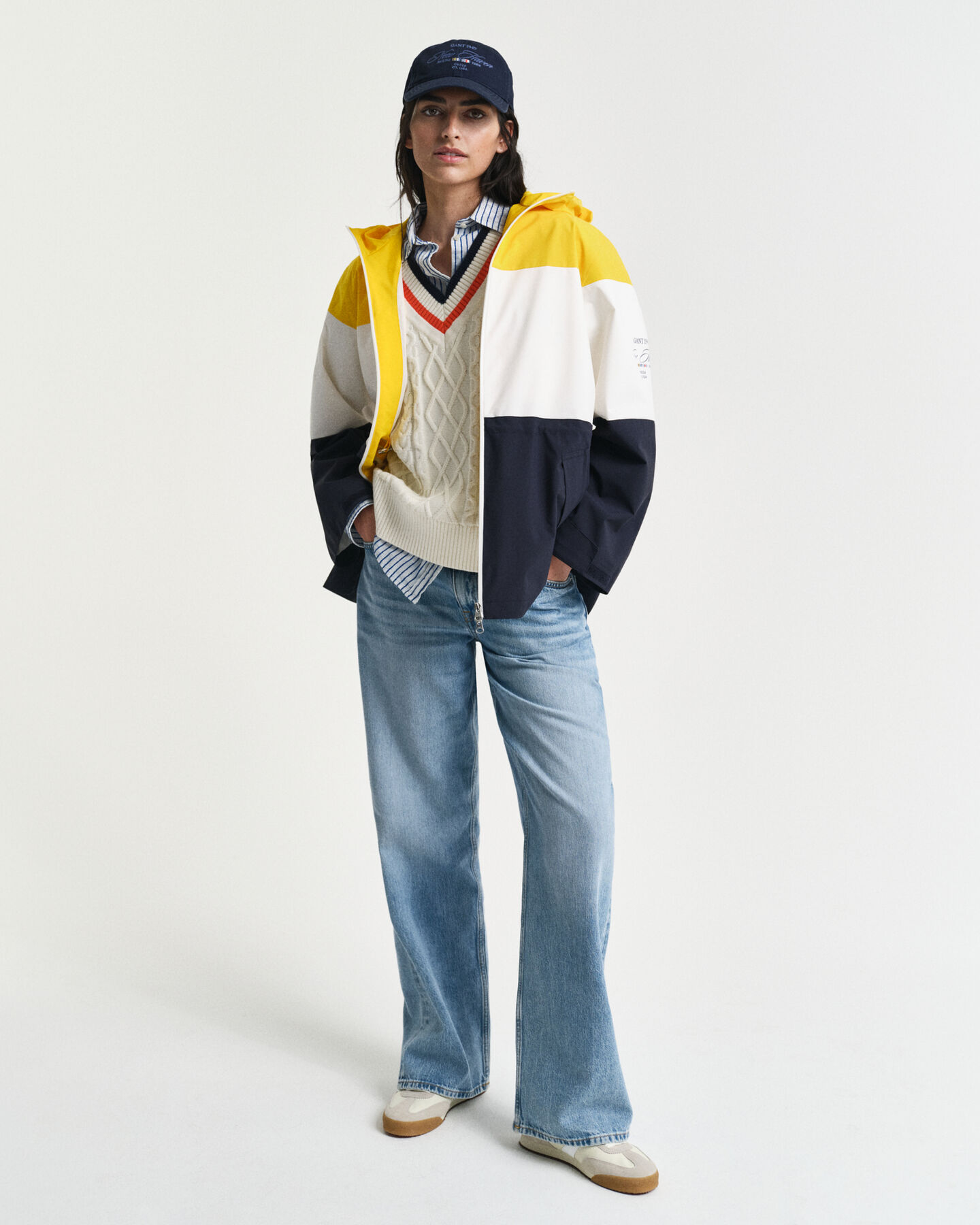 Monivärinen purjehdustakki