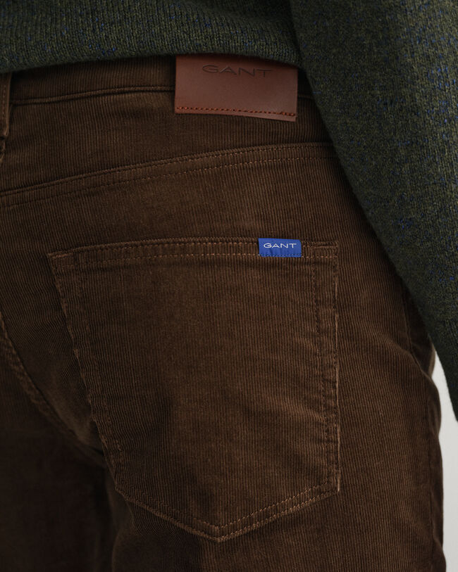 Slim fit ‑mitoitetut Hayes-vakosamettifarkut