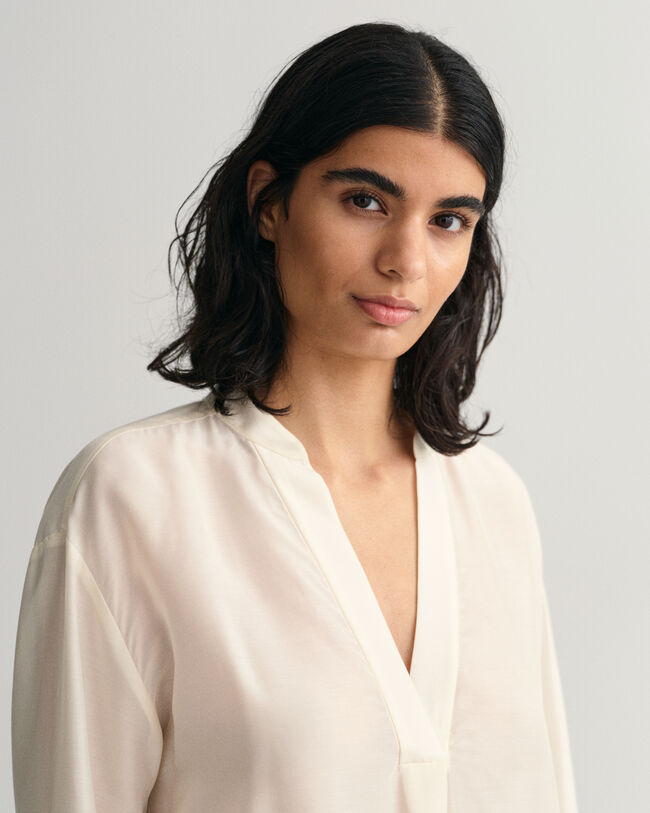 Relaxed fit ‑mitoitettu pystykauluspusero