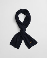 Shield-pipo ja -huivi lahjapakkauksessa