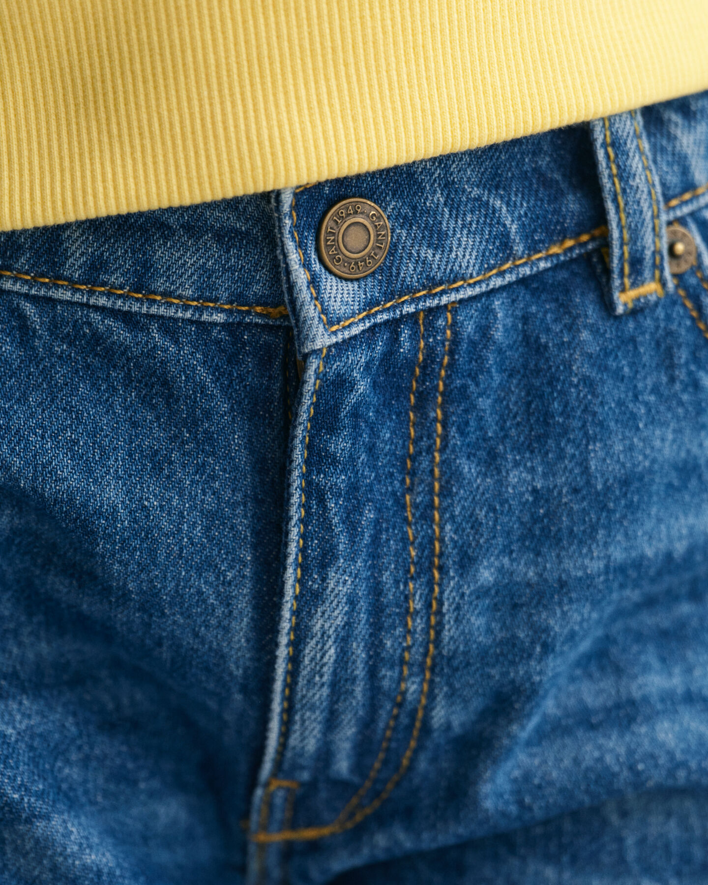 Girls‑malliston leve&auml;lahkeiset farkut