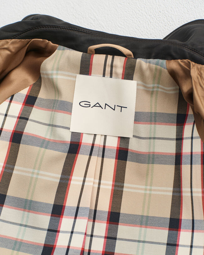 Nahkakauluksinen autotakki