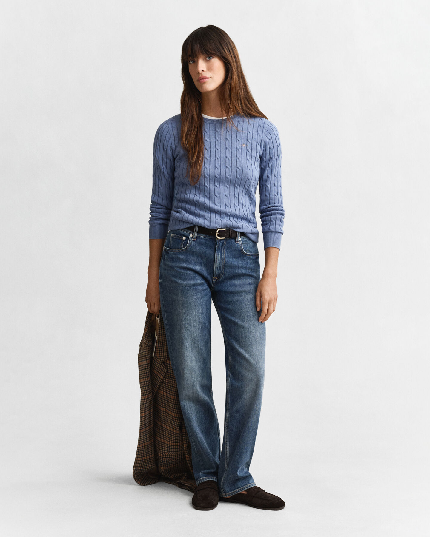 Joustopuuvillainen palmikkoneulepusero, jossa pyöreä pääntie