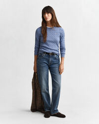 Joustopuuvillainen palmikkoneulepusero, jossa pyöreä pääntie