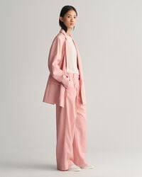 Relaxed&nbsp;fit ‑mitoitetut leve&auml;lahkeiset housut