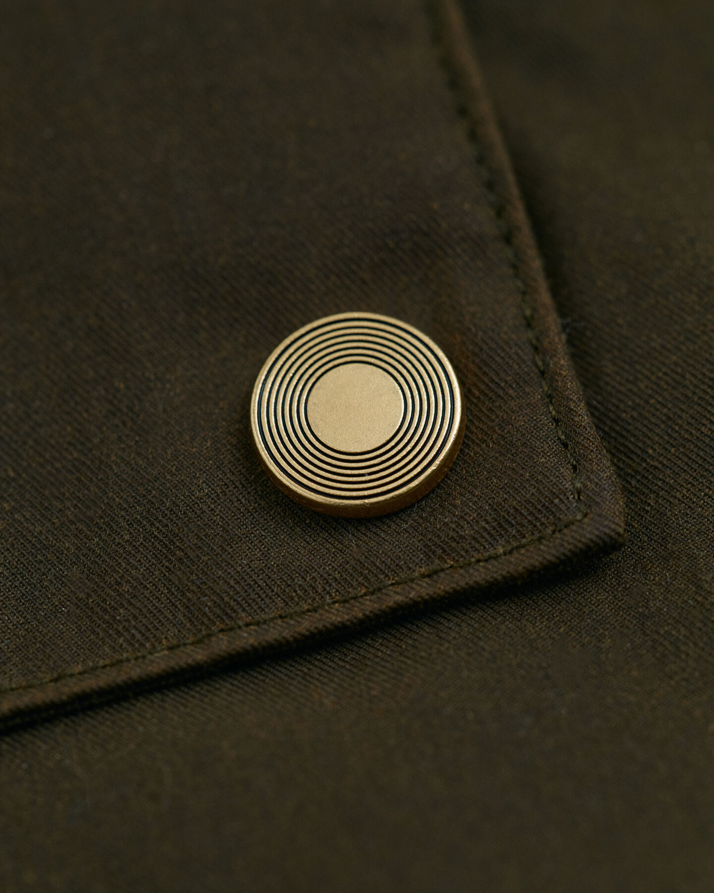 Vahapintainen puolipitkä takki