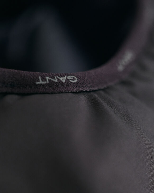 Hupullinen k&auml;&auml;nt&ouml;takki