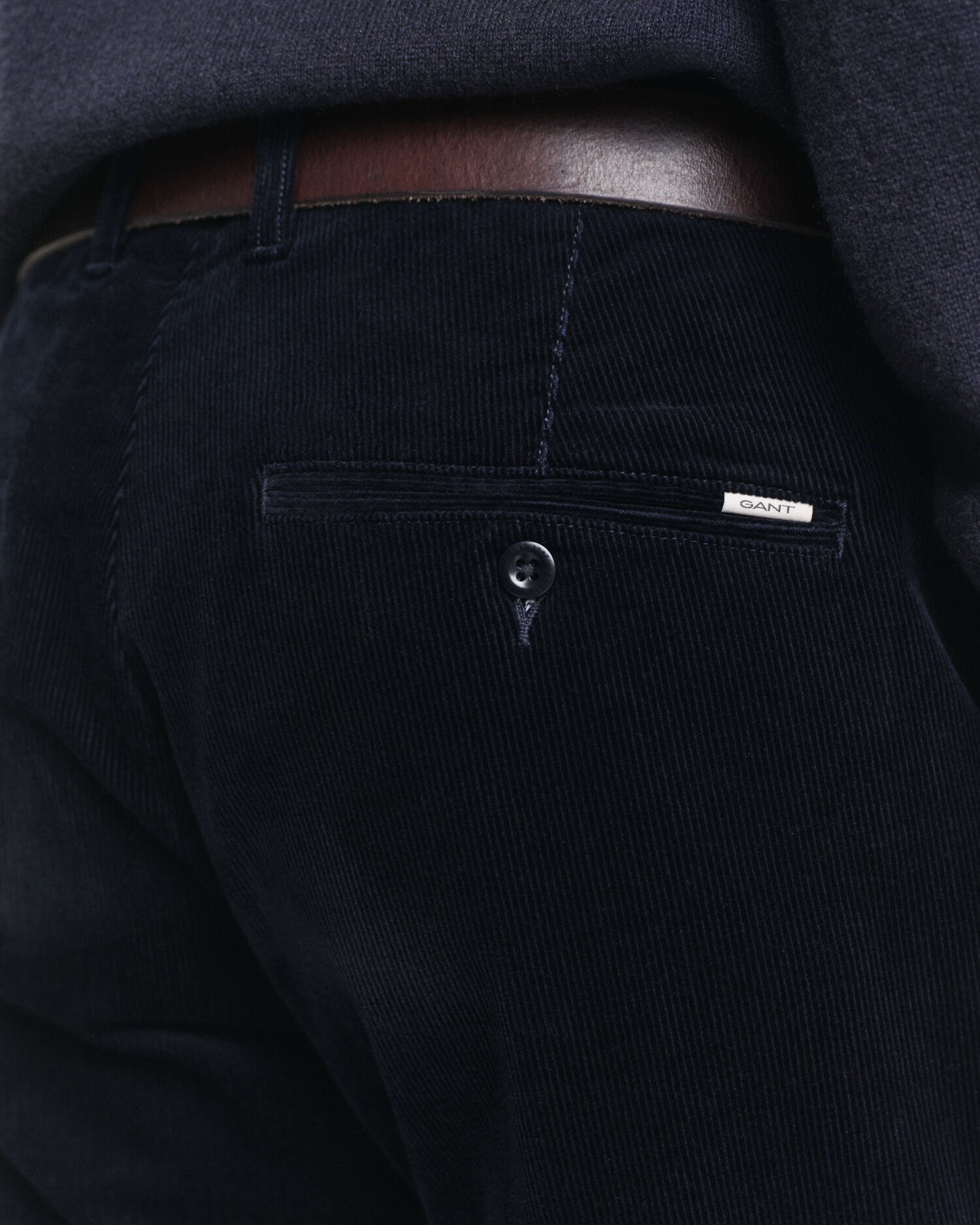 Slim fit ‑mitoitetut vakosamettichinot