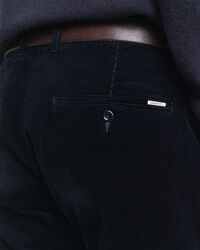 Slim fit ‑mitoitetut vakosamettichinot