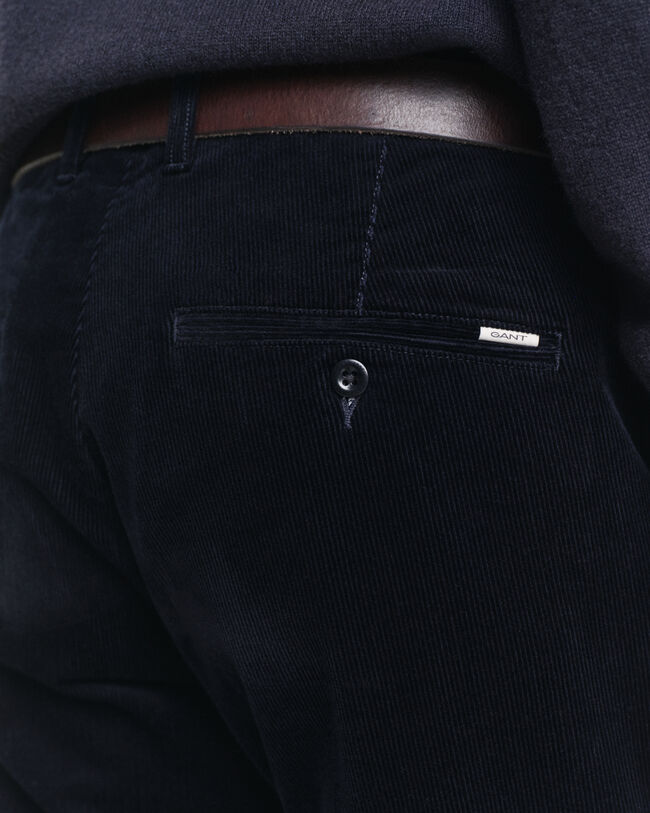 Slim fit ‑mitoitetut vakosamettichinot