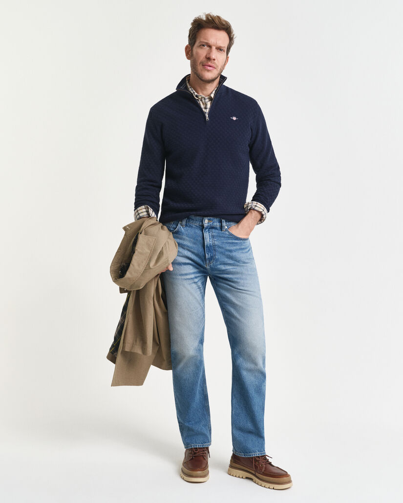 Kohopintainen neulepusero, vetoketjukaulus