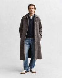 Shield‑collegepaita, jossa vetoketju pääntiellä