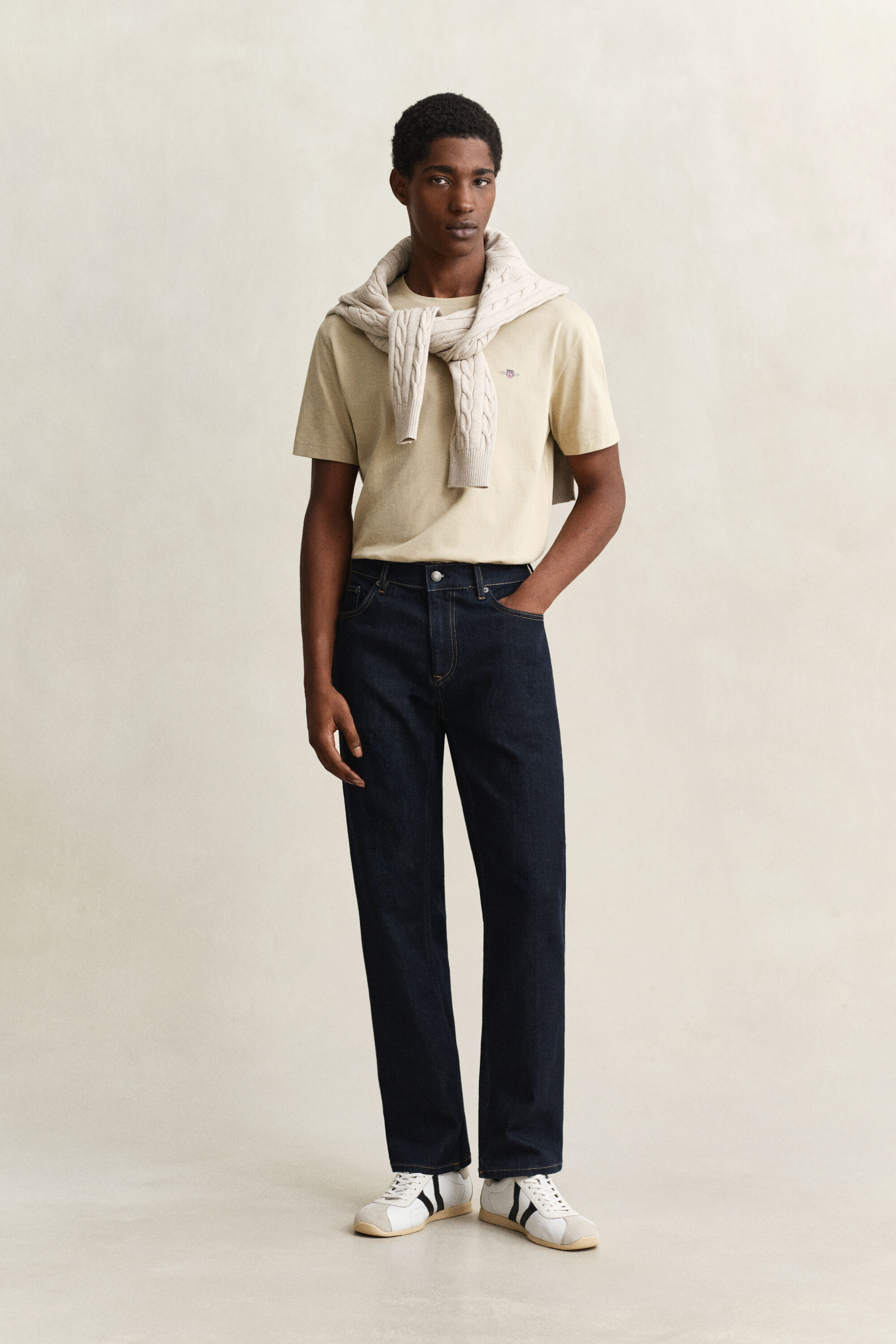 Regular fit ‑mitoitetut Clean Wash ‑farkut