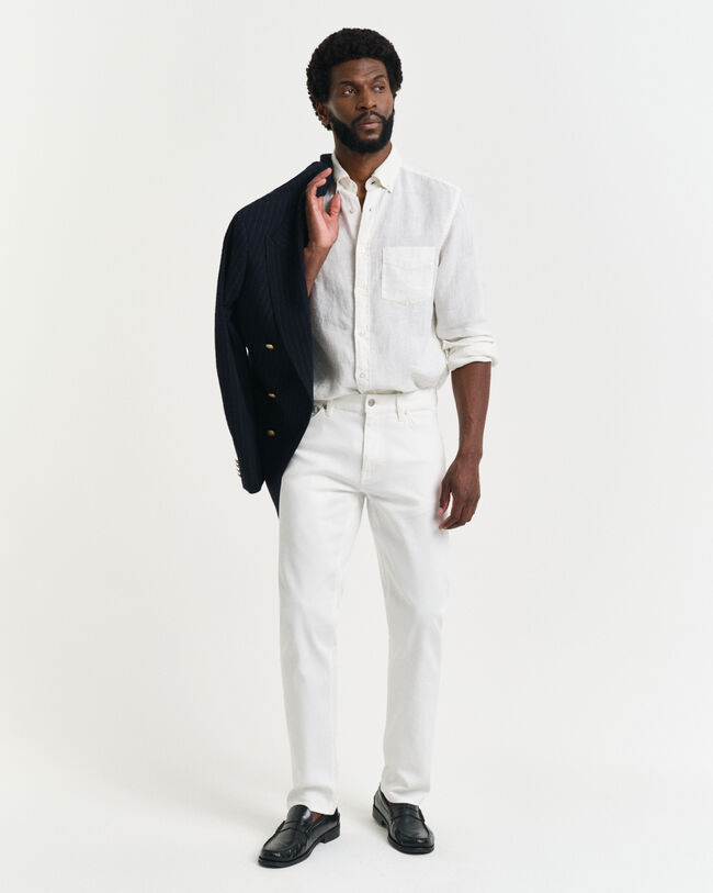 Regular fit ‑mitoitetut valkoiset farkut