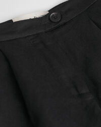 Hyvin istuvat pellavashortsit