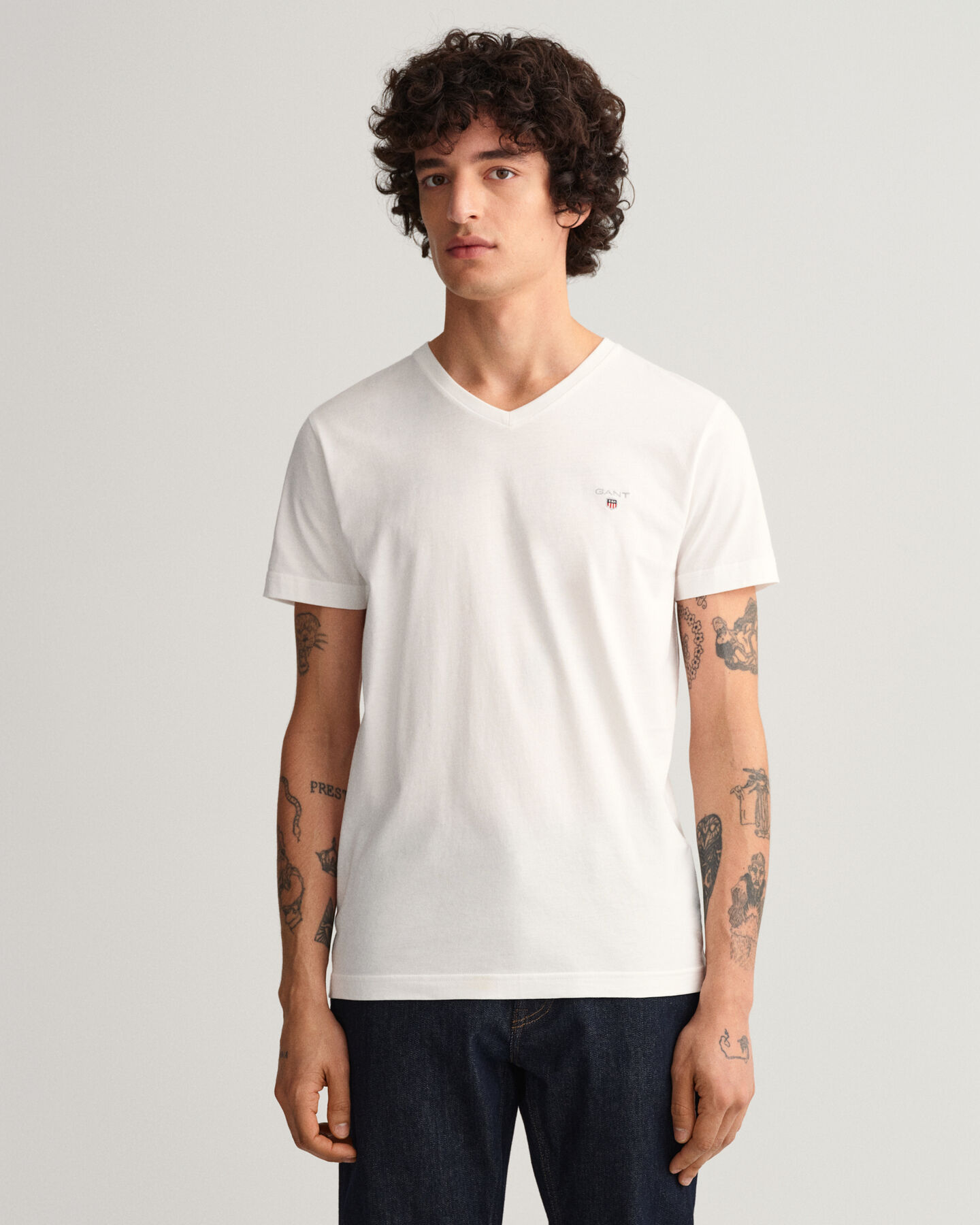 Slim fit ‑mitoitettu Original-t‑paita, v‑p&auml;&auml;ntie