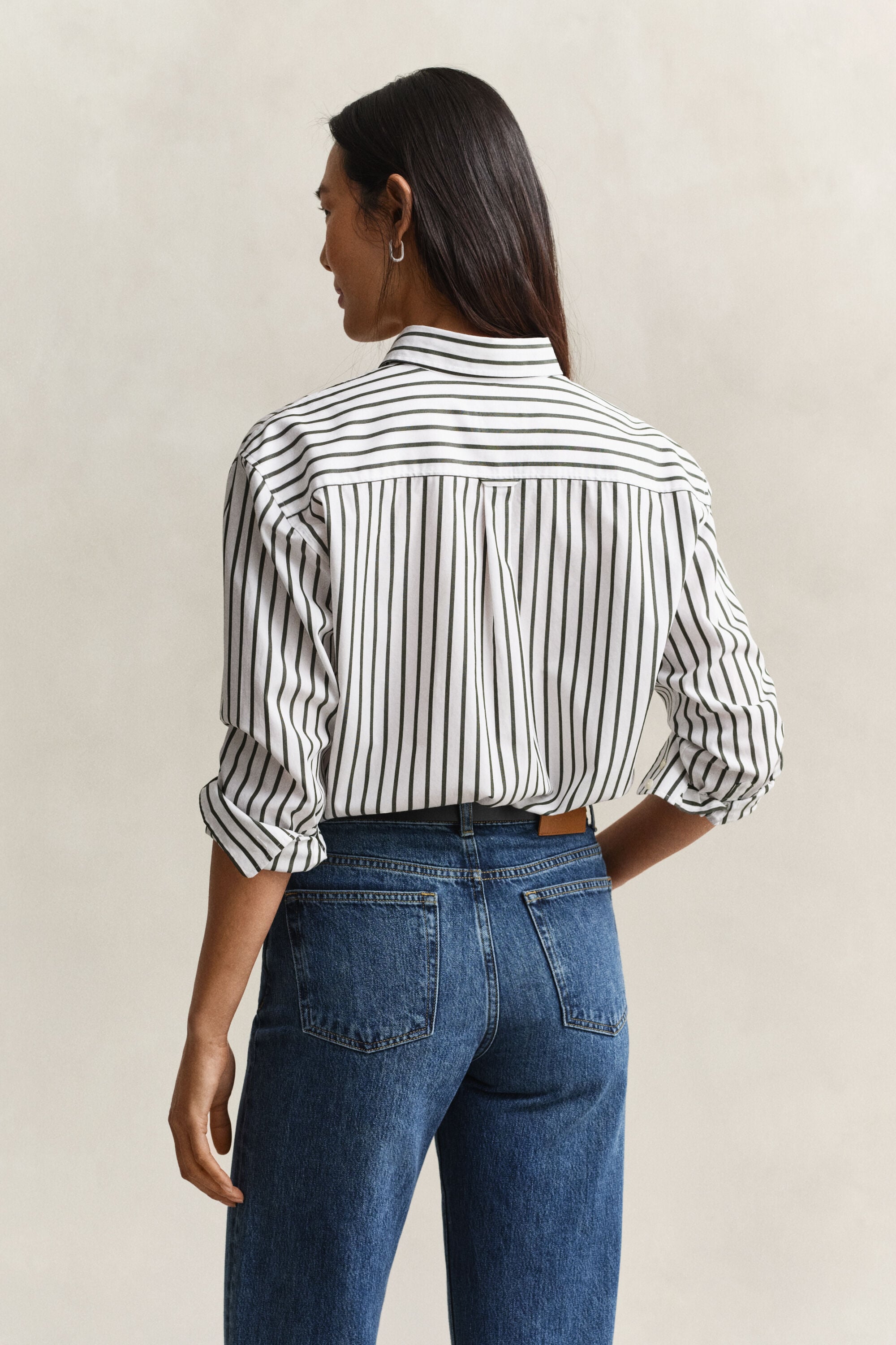 Relaxed fit ‑mitoitettu klassinen popliiniraitapaita