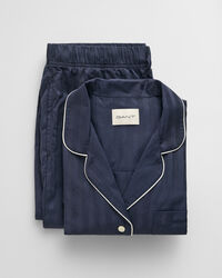 Raidallinen pyjama lahjapakkauksessa