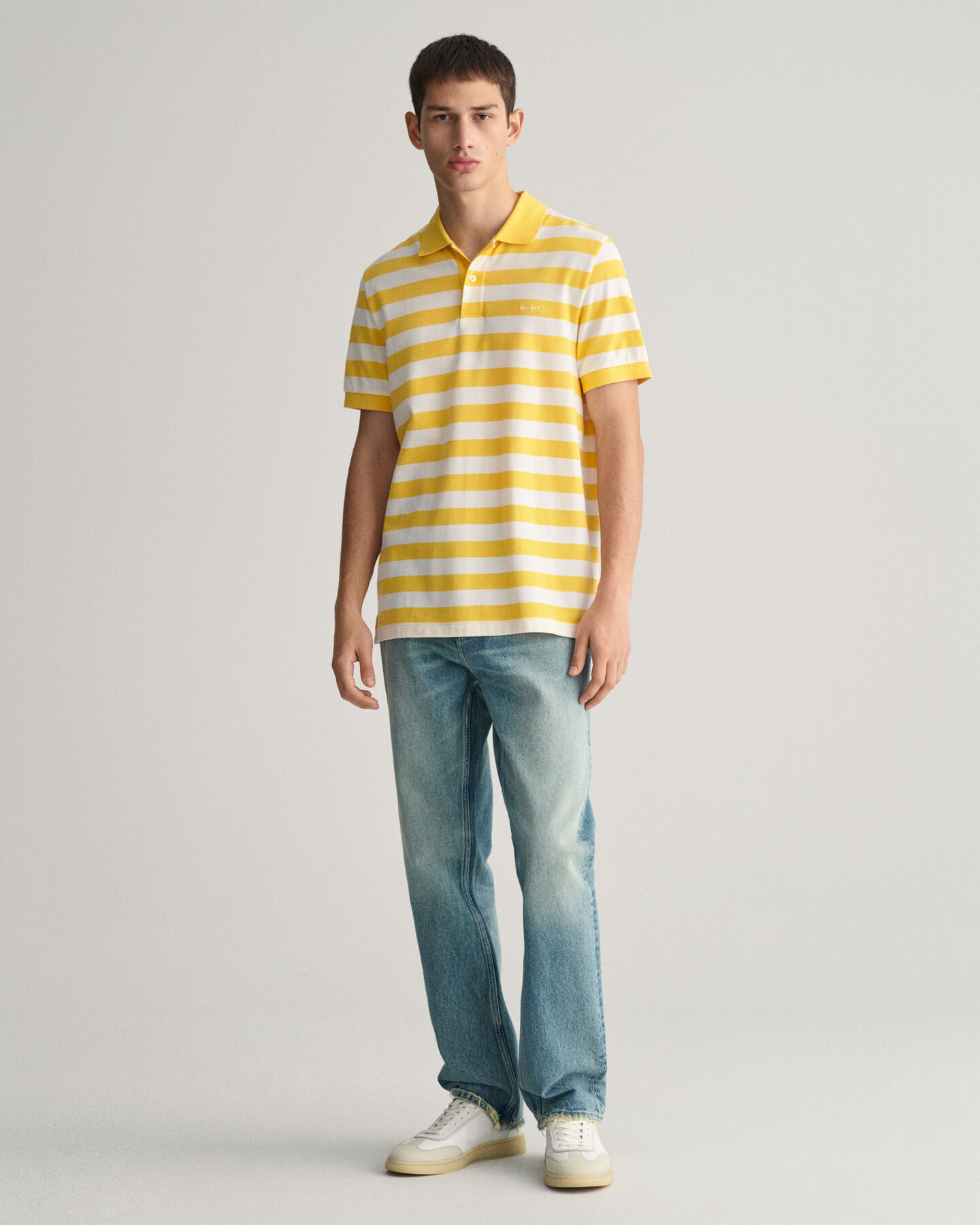 Leve&auml;raitainen pikeepaita