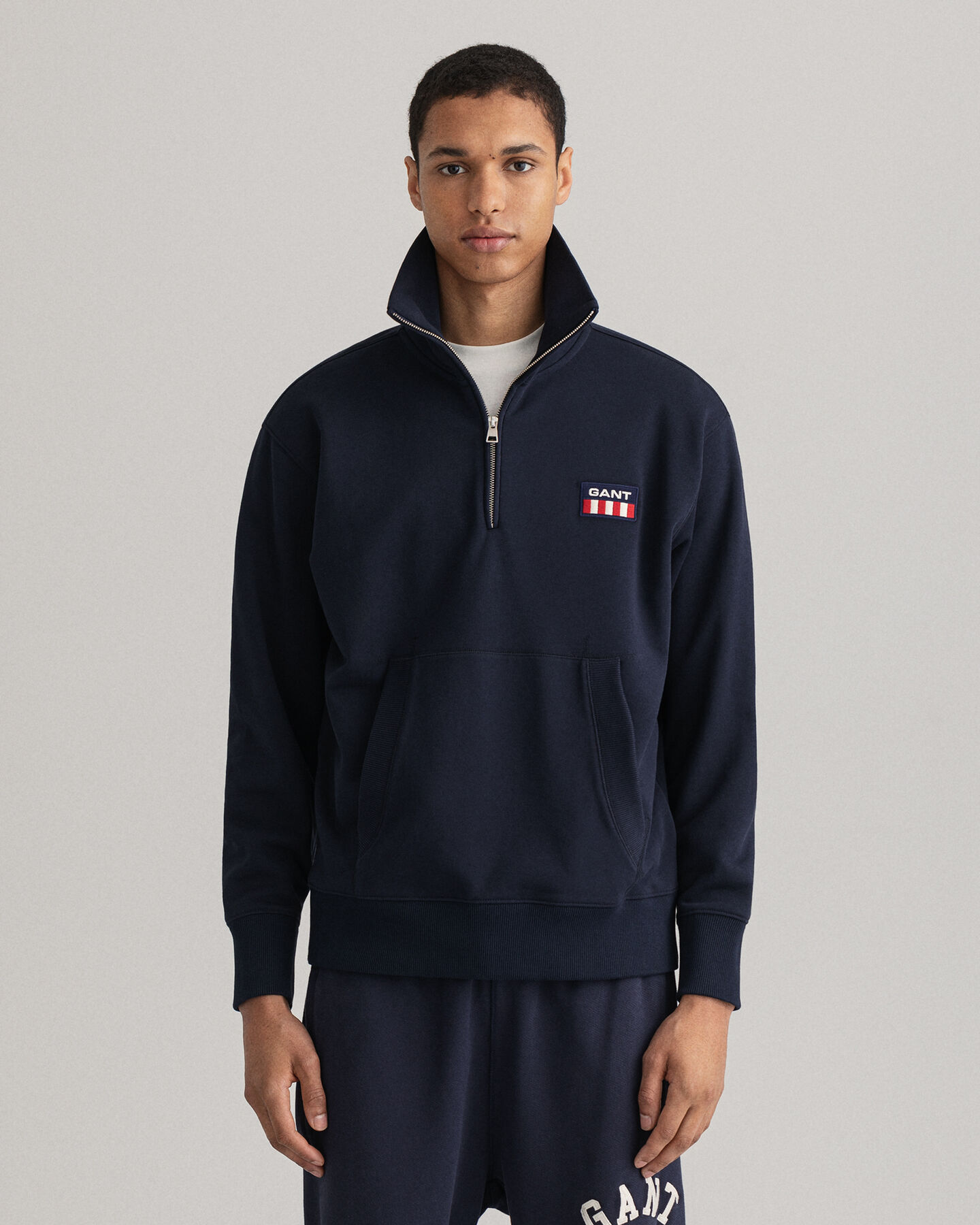 Retro Flag ‑neulepusero puolivetoketjulla