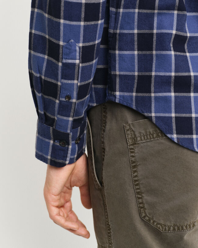 Regular fit ‑mitoitettu kalanruotokuvioinen ruutupaita