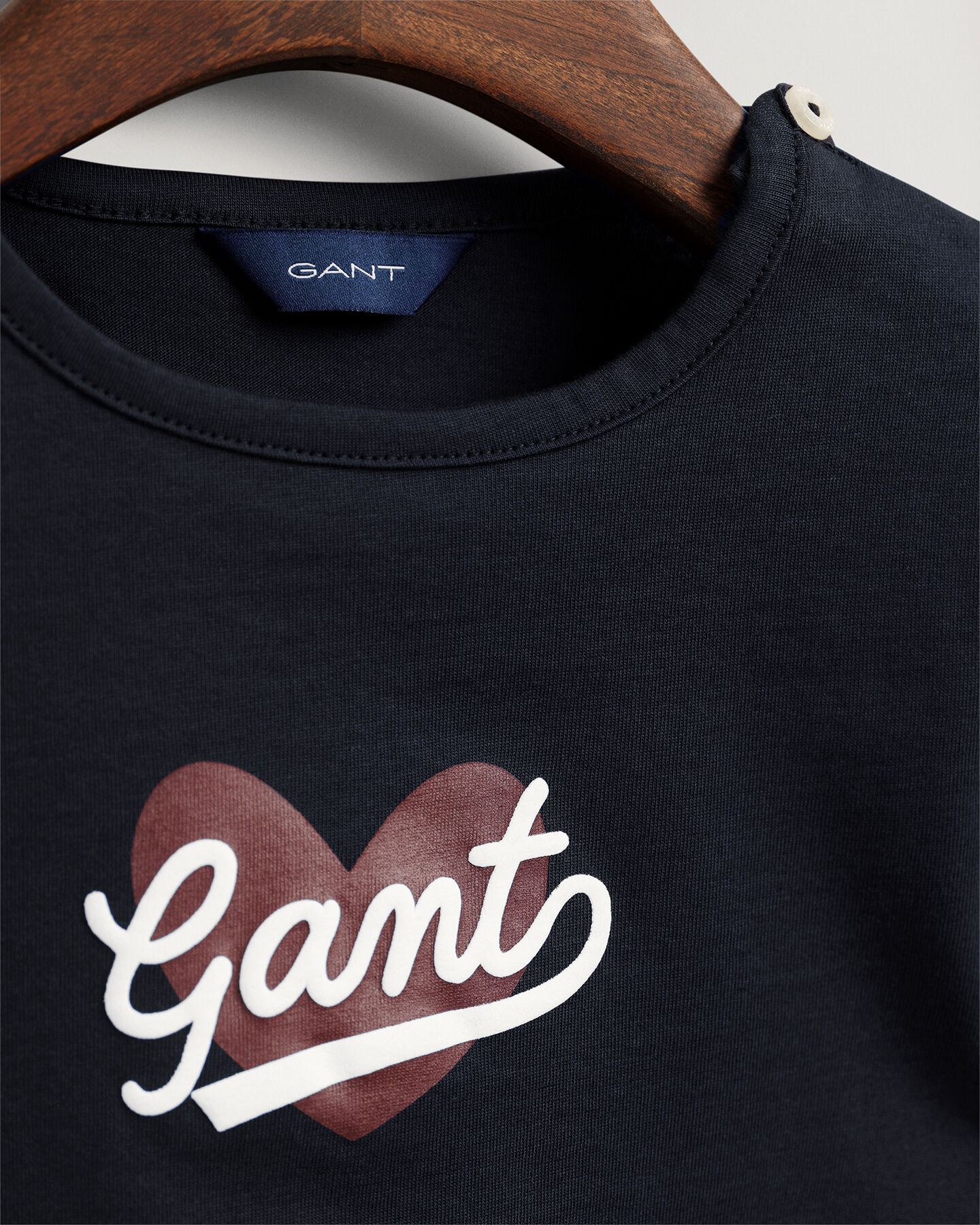 Girls‑malliston Script ‑t‑paita sydänkuviolla