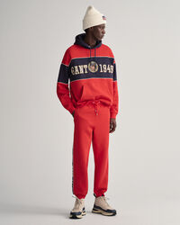 Collegehousut n&auml;ytt&auml;vill&auml; sivupaneeleilla